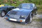 Nissan 300ZX der Baureihe Z31. Die Erfolgsgeschichte dieser Modellreihe begann im Herbst 1969 mit dem damals noch als Datsun 240Z vorgestellten Sportwagen. Im Jahr 1973 wurde dann aus dem 240Z ein 260Z und noch zwei Jahre später ein 280Z. bzw. später 280ZX. Ab 1983 war es dann ein Nissan 300ZX, der bis ins Jahr 2000 in zwei Serien produziert wurde. Der hier gezeigte 300ZX gehört zur zweiten Generation. Der V6-Motor hat einen Hubraum von 2960 cm³ und leistet serienmäßig 170 PS. Die Höchstgeschwindigkeit gab das Werk mit 225 km/h an. 10. Oldtimertreffen des AMC Duisburg am 25.08.2024 am LaPaDu Duisburg.