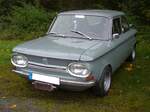 NSU Prinz 1000S der Baureihe 67, gebaut von 1965 bis 1967. Der im Heck verbaute und gebläaegekühlte Vierzylinderreihenmotor leistet serienmäßig 43 PS aus einem Hubraum von 996 cm³. Oldtimertreffen beim Theater an der Niebu(h)rg am 20.10.2024 in Oberhausen/Rhld.