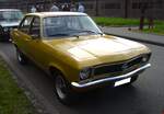 Opel Ascona A als viertürige Limousine, gebaut von 1970 bis 1975.