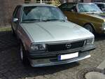 Opel Ascona B Sport. Dieses Sondermodell des 1975 vorgestellten Ascona B, stand nur im Jahr 1980 in den Verkaufsprospekten der Rüsselsheimer. Der Vierzylinderreihenmotor mit einer Bosch L-Jetronic Benzineinspritzung hat einen Hubraum von 1998 cm³ und leistet 110 PS. Die Höchstgeschwindigkeit wurde mit 187 km/h angegeben. Oldtimer-Revival auf dem Gelände der Kokerei Zollverein in Essen am 28.07.2024.