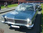 Opel Diplomat B V8 im Farbton royalblau, produziert von 1969 bis 1977.