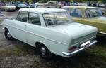 Profilansicht einer Opel Kadett A Limousine. 10. Oldtimertreffen des AMC Duisburg am 25.08.2024 am LaPaDu Duisburg.