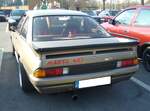 Heckansicht eines Opel Manta B GSi im Farbton weißgold aus dem Jahr 1987.