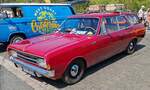 =Opel Rekord C Caravan steht bei der Oldtimerveranstaltung in Frankenberg/Eder im Mai 2024