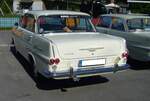 Heckansicht einer viertürigen Opel Rekord P2 Limousine im Farbton alabastergrau aus dem Modelljahr 1962. Panoramatreffen der Alt-Opel IG in Essen Werden am 10.08.2024.