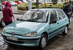 Fünftürer Peugeot 106 in der Farbe Samoa Blue.