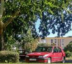 Dreitürer Peugeot 306, fotografiert in August, 2019 (Pécs - Ungarn).