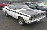 Plymouth Duster 318 aus dem Jahr 1972 im Originalfarbton spinnake white. Im Grunde war der 1970 vorgestellte Duster die Coupeversion des Plymouth Valiant. Er war mit drei Sechszylinderreihenmotoren mit 2.8l/115 PS, 3.2l/100 PS und 3.7l/110 PS, sowie zwei so genannten Small-block V8-Motoren mit 318 cui (5211 cm³) mit 150 PS und und noch einem 340 cui (5572 cm³) mit einer Leistung von 240 PS lieferbar. Oldtimertreffen an Mo´s Bikertreff in Krefeld am 09.02.2025.