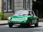 Anfang Juli 2024 habe ich diesen grünen Porsche 911 Targa in Solingen gesehen.