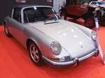 Porsche 911E 2,2 Targa. Das Modell 911E 2.2 stand von 1969 bis 1972 als Coupe und Targa im Verkaufsprospekt der  Sportwagenschmide  aus Zuffenhausen. Für Vortrieb sorgt in 911E 2.2 ein Sechszylinderboxermotor mit einem Hubraum von 2193 cm³ mit einer Leistung von 155 PS. Essen Motor Show am 04.12.2024.