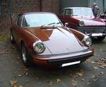 Porsche 912E. Der 912E wurde ab dem Jahr 1976 ausschließlich für den US-amerikanischen Markt produziert. Es wurden ziemlich genau 2100 Autos dieses Typs nach Übersee verschifft. Das Modell war nur in der Coupeversion lieferbar. Man hatte einfach den vom VW-Porsche 914 2.0 abgeleiteten Vierzylinderboxermotor in eine 911´er Karosserie  verpflanzt . Der Motor hat einen Hubraum vom 1971 cm³ und leistet 90 PS. Oldtimertreffen beim Theater an der Niebu(h)rg am 20.10.2024 in Oberhausen/Rhld.