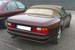 Heckansicht eines Porsche 944 Cabriolet. Oldtimertreffen an Mo´s Bikertreff in Krefeld am 09.02.2025.