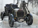 Der 1907 gebaute Protos Wettfahrtwagen nahm an der legendären Wettfahrt von New York nach Paris im Jahr 1908 teil. (Verkehrszentrum des Deutschen Museums München, August 2020)