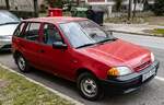 Diesen roter (Antares Red vermutlich) Suzuki Swift Mk2 habe ich in Februar 2022 gesehen.