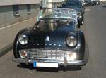 Frontansicht eines Triumph TR3A im Farbton black, gebaut von 1957 bis 1962.