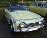 Triumph TR250 im Farbton jasmine aus dem Jahr 1968.