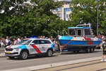 Skoda Kodiaq, der luxemburgischen Polizei, war mit dem neuen Boot im Anhang, bei der Militärparade zum Nationalfeiertag in der Stadt Luxemburg dabei.