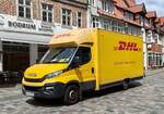 =Iveco Daily von DHL auf Zustelltour in Lüneburg, 06-2024