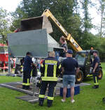 Mit viel Interesse wird das befllen der Sandscke an der Sandsackfllstation in Echternach beim Tag der Rettungsdienste begutachtet. 22.09.2024