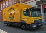 =MB Atego vom Kartoffelhändler WULF steht zum Markttag in Lüneburg im Juni 2024