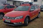 =VW Passat als Kommandowagen der Feuerwehr SOLINGEN steht auf dem Parkgelände der Rettmobil 2024 in Fulda