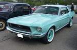 Ford Mustang 1 Hardtop Coupe des Modelljahres 1968 im recht ausgefallenen Farbton beatrik blue. Im Modelljahr 1968 konnte der Käufer zwischen einem Sechszylinderreihenmotor mit einem Hubraum von 3.3l und 115 PS, sowie V8-Motoren mit Hubräum ...