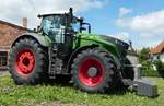 =Fendt 1046 Vario, ausgestellt beim Ortsjubiläum von Spahl im Juni 2017