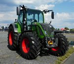 =Fendt 516 in einer Sonderlackierung steht beim Autotag Fulda im August 2016