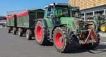 =Fendt 818 Vario steht mit Anhängern steht zur Entladung am Kornhaus Hünfeld, August 2015