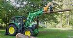 John Deere 6130M, aufgenommen bei Holzrücke Arbeiten am Tag der Rettungsdienste in Echternach.