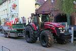 Traktor John Deere 7730, der DGzRS 'Die Seenotretter'. Zugfahrzeug für das Seenotrettungsboot ''Hecht'', hier vor der DGzRS Station Zinnowitz, im Mai 2024.