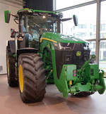 =John Deere 340 8R, ausgestellt im John Deere-Forum Mannheim im November 2019