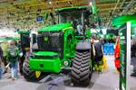 John Deere 8RX am 18.11.23 auf der Agritechnica 2023 in Hannover