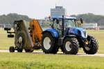 New Holland Traktor in Amsterdam am Flughafen 20.5.2015 