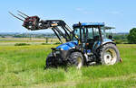 New Holland Traktor mit Stoll Robust F15 Frontlader bei Euskirchen - 03.06.2023