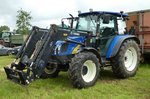 New Holland T5050 steht bei der Kreistierschau des Landkreises Fulda im Juni 2016