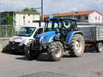 NEW HOLLAND T5060 unterwegs in Kerzers am 15.07.2017