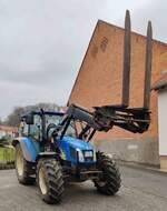 =New Holland T5050 steht im Dezember 2024 in Hünfeld