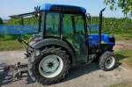 New Holland T4030V, Schmalspurtraktor mit 4-Zyl.Diesel und 76PS, Sept.2011