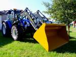 NEW HOLLAND T5050 mit angebauter Frontschaufel; 120812