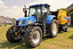 New Holland Traktor T 6080 auf eine Ausstellung in Odendorf - 10.05.2009