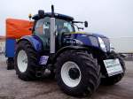 NEW-HOLLAND T7070 rstet sich zum Rieder-Faschingsumzug;110220