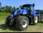 Blauer New Holland T8.360 ausgestellt in Diessbach/BE am 1 Traktoren - Treff am 2024.09.01