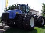 NEW HOLLAND_T9060  eine Gewaltsmaschine  mit 535HP, Tankinhalt ~1135tr. und einem Gewicht von ca.9000kg war auf der Gerteausstellung in Antiesenhofen zu sehen; 090809