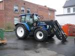 NewHolland TL 100 ausgestellt auf dem Betriebshof der Raiffeisenwerkstatt in Fulda am 18.12.2008