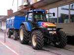 NEWHOLLAND-TM120 steht mit einer Ladung Namais auf der Brckenwaage; 081014