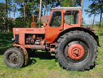 Dieser russische Traktor Belarus MTS 80 steht im Agroneum Alt Schwerin.