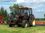 Belarus MTS 952 mit hydraulischem Frontladearm Howard FX 2013 Extra und Hatzenbichler Hackstriegel fr die Bodenbearbeitung - Agrar - fotografiert am 13.06.2010 in Petkus/ Land Brandenburg - Copyright @ Ralf Christian Kunkel 