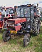 CASE IH 385, BJ 1987; 46 PS; ausgestellt beim Oldtimertreffen in Warken. 21.07.2024