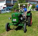 =Deutz rollt zu seinem Standplatz bei der Oldtimerausstellung in Thalau im Mai 2017